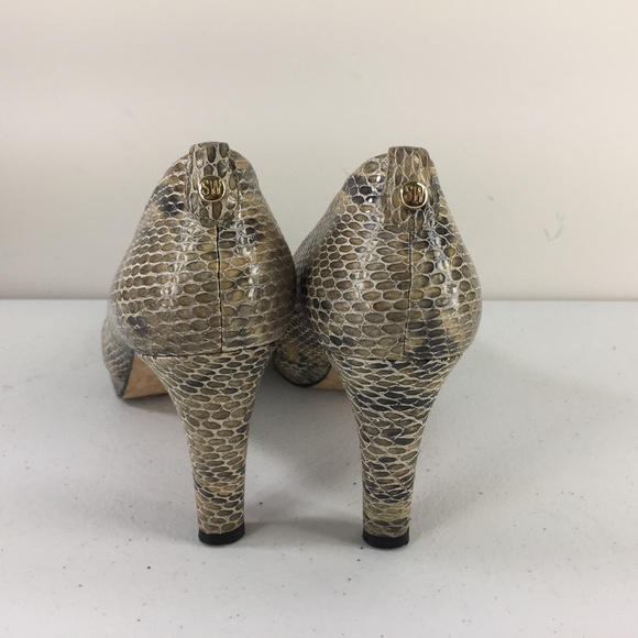 Stuart Weitzman 8 M Snake Skin plainfield heels - Picture 5 of 8